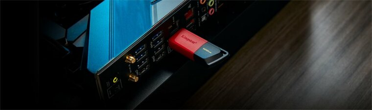 Kingston DataTraveler Exodia M | 128GB USB-A 3.2 Flash Drive | Zwart/Rood